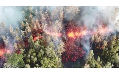 地獄場景  夏威夷火山爆發後緊接著6.9強震  馬路裂成兩半 岩漿從地表直接射出  （影）