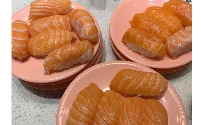 吃迴轉壽司時狂點鮭魚錯了嗎？竟被旁邊客人笑「不懂吃」！