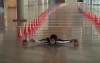 神級開掛  印度7歲男童「車底溜冰」破世界紀錄，這樣的身手連蜘蛛俠看後都會忍不住點讚吧