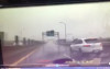 保時捷休旅雨天在高速公路上「狂打滑」，下秒「車子發威自救」網友暴動：這台車必買
