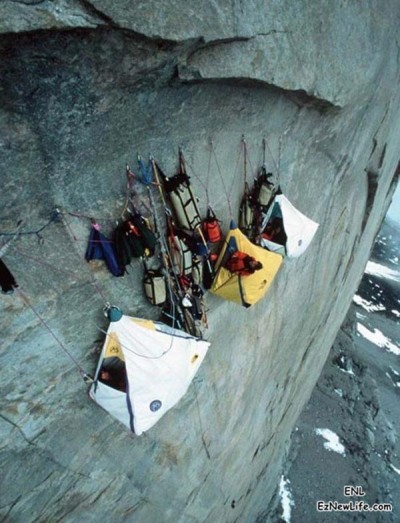 攀岩者都這麼露營的。