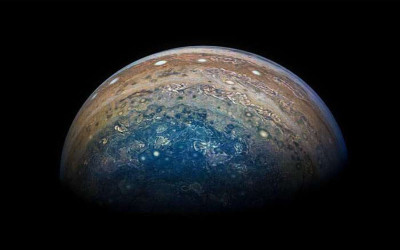 原來木星這麼美  NASA朱諾號回傳的照片美翻天：宛如宇宙寶石