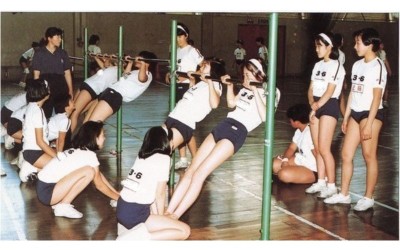 為什麼日本女生上體育課都要穿緊身短褲  原來背後有這個故事...網友：世紀最偉大發明