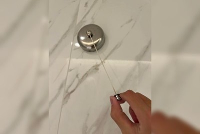 飯店浴室掛一顆「神秘金屬球」到底有什麼用？功能曝光網驚呆：長知識了